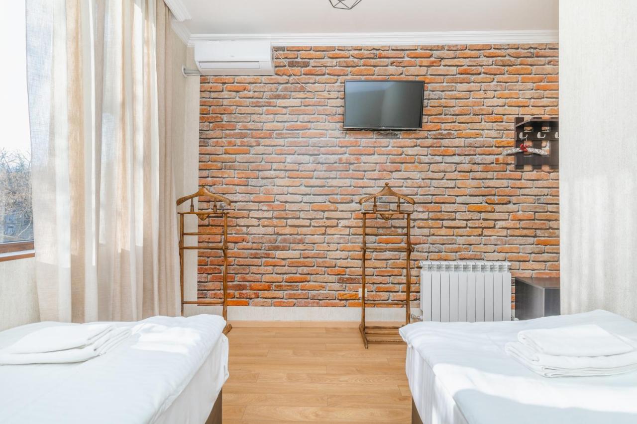 Khvamli 2002 Hotel Tsageri Ngoại thất bức ảnh